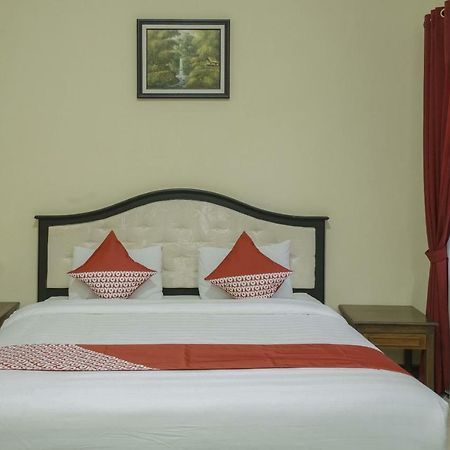 Oyo 804 Ndalem Maharani Guest House Yogyakarta Exterior photo