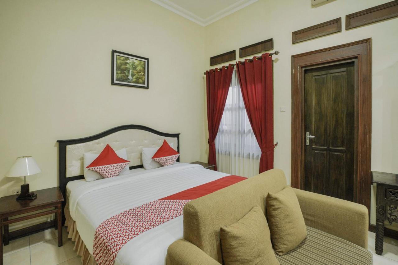 Oyo 804 Ndalem Maharani Guest House Yogyakarta Exterior photo