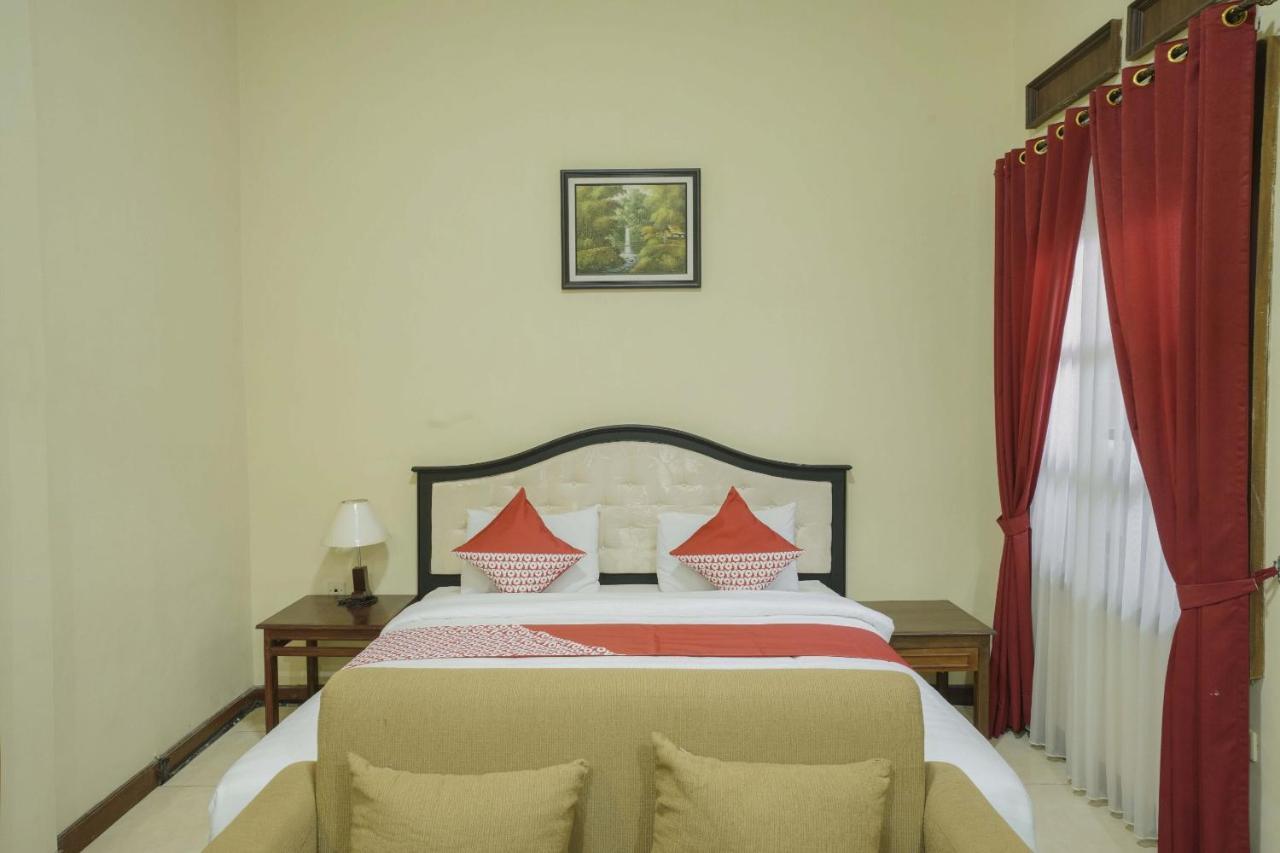 Oyo 804 Ndalem Maharani Guest House Yogyakarta Exterior photo