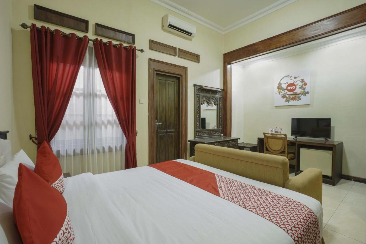 Oyo 804 Ndalem Maharani Guest House Yogyakarta Exterior photo