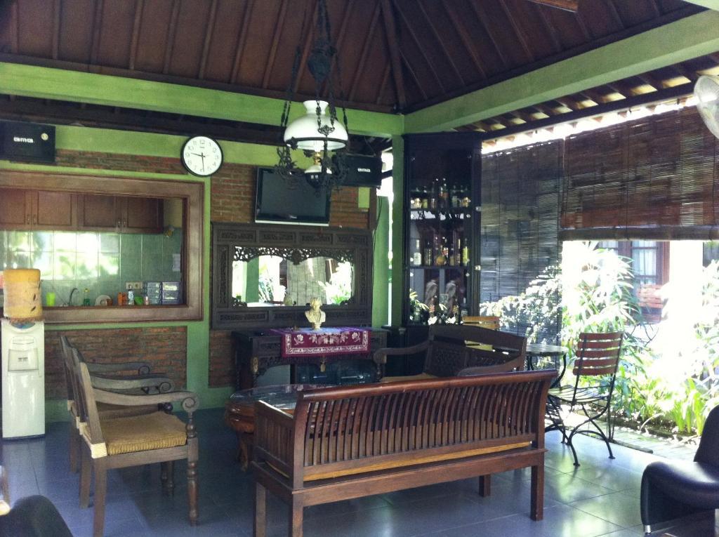 Oyo 804 Ndalem Maharani Guest House Yogyakarta Exterior photo