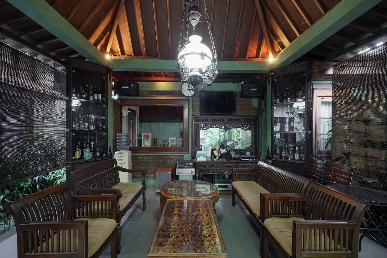 Oyo 804 Ndalem Maharani Guest House Yogyakarta Exterior photo