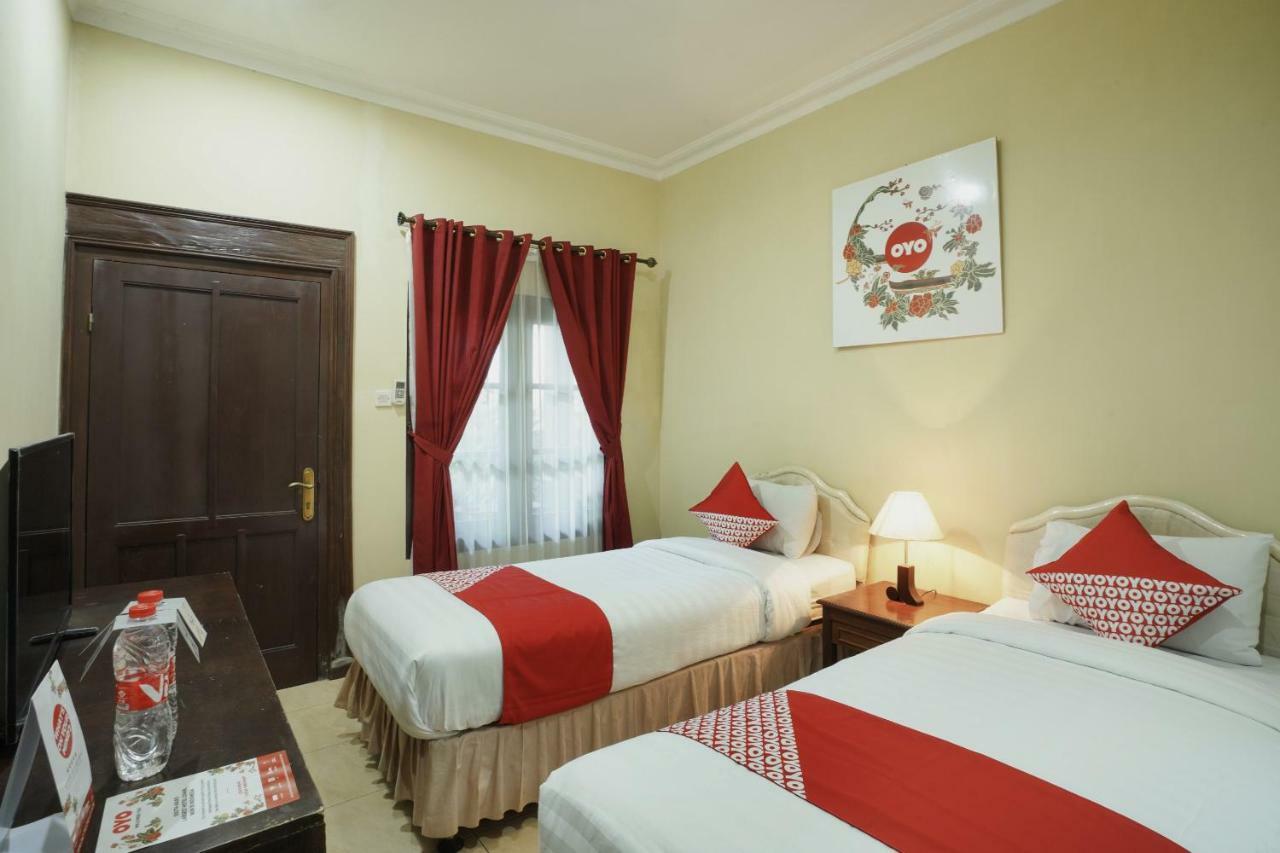 Oyo 804 Ndalem Maharani Guest House Yogyakarta Exterior photo