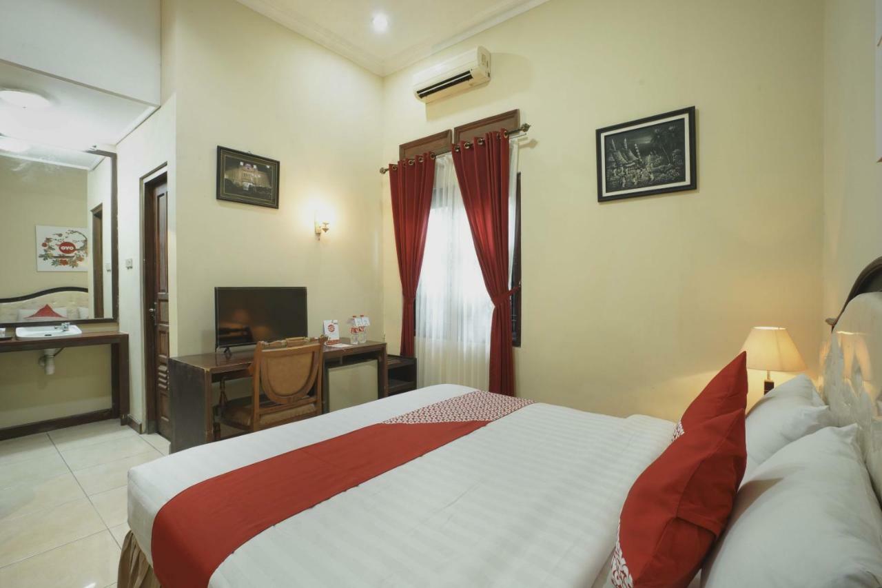 Oyo 804 Ndalem Maharani Guest House Yogyakarta Exterior photo