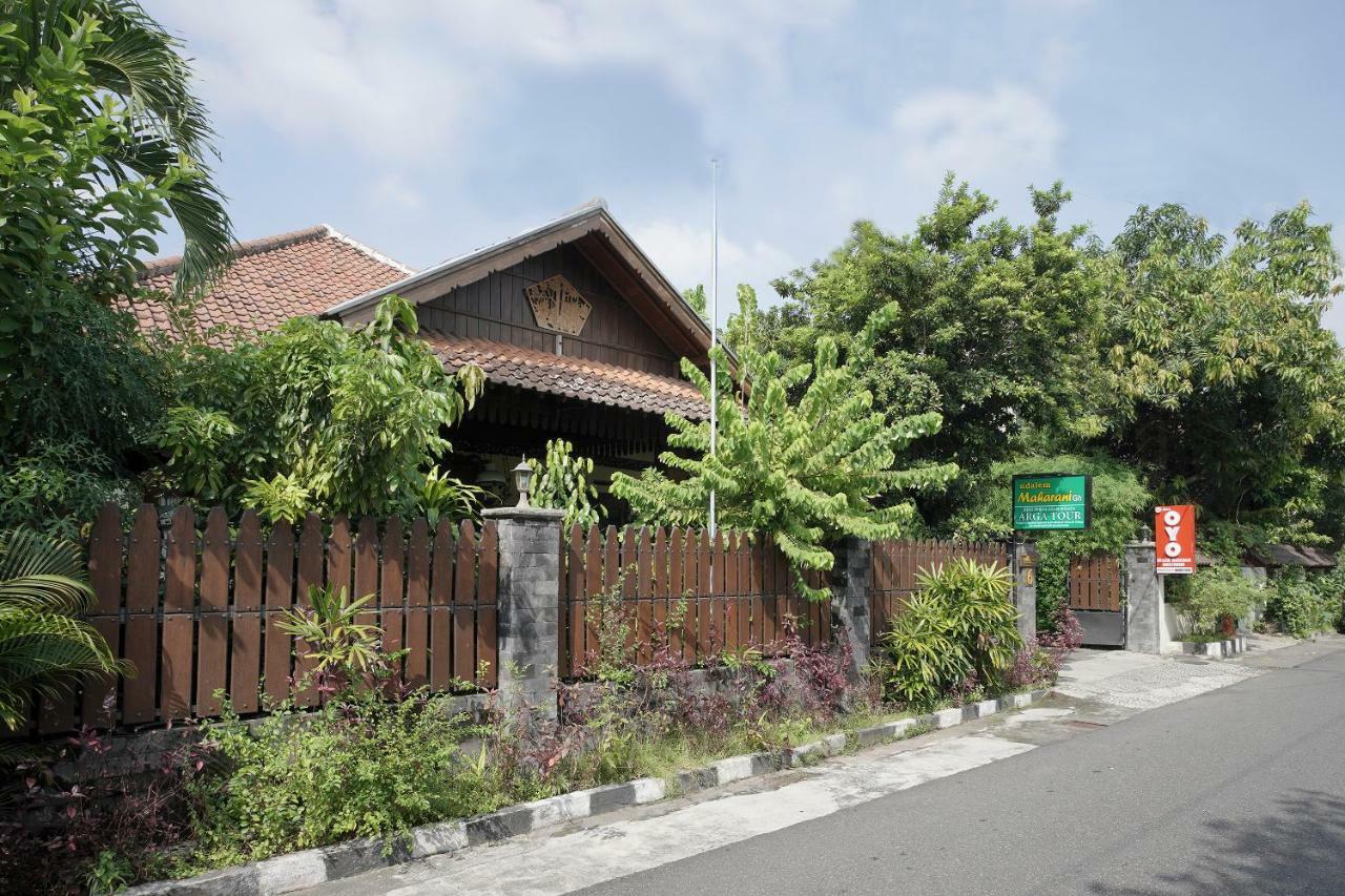 Oyo 804 Ndalem Maharani Guest House Yogyakarta Exterior photo