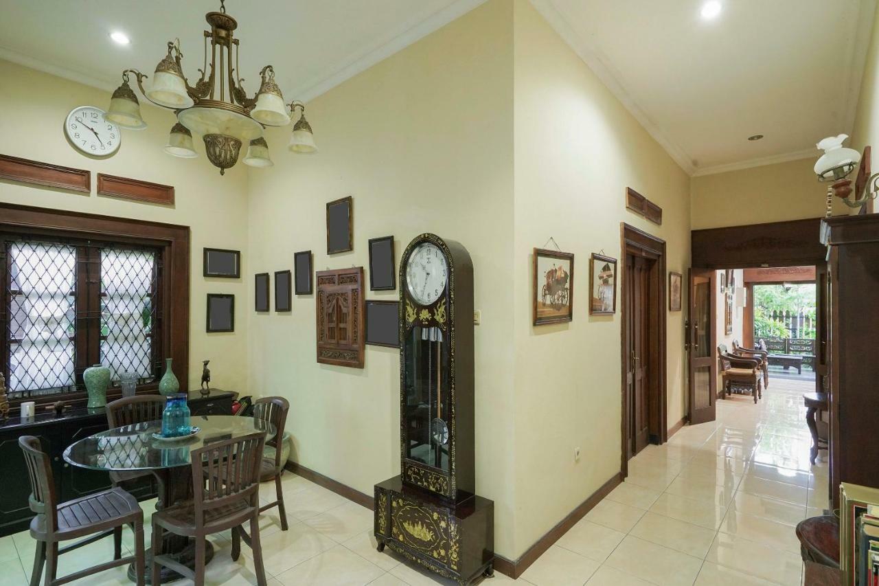 Oyo 804 Ndalem Maharani Guest House Yogyakarta Exterior photo