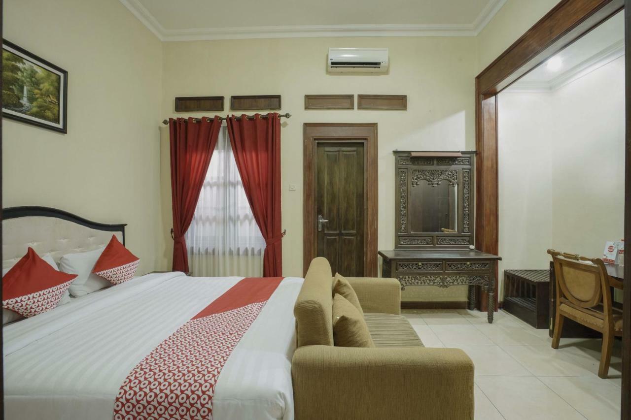 Oyo 804 Ndalem Maharani Guest House Yogyakarta Exterior photo