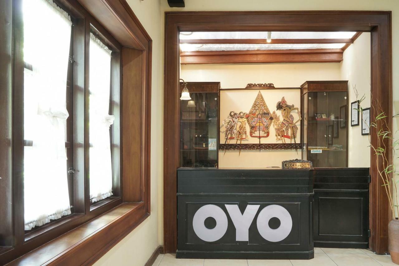 Oyo 804 Ndalem Maharani Guest House Yogyakarta Exterior photo