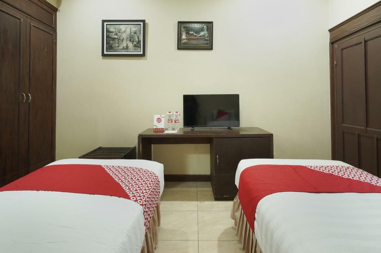 Oyo 804 Ndalem Maharani Guest House Yogyakarta Exterior photo
