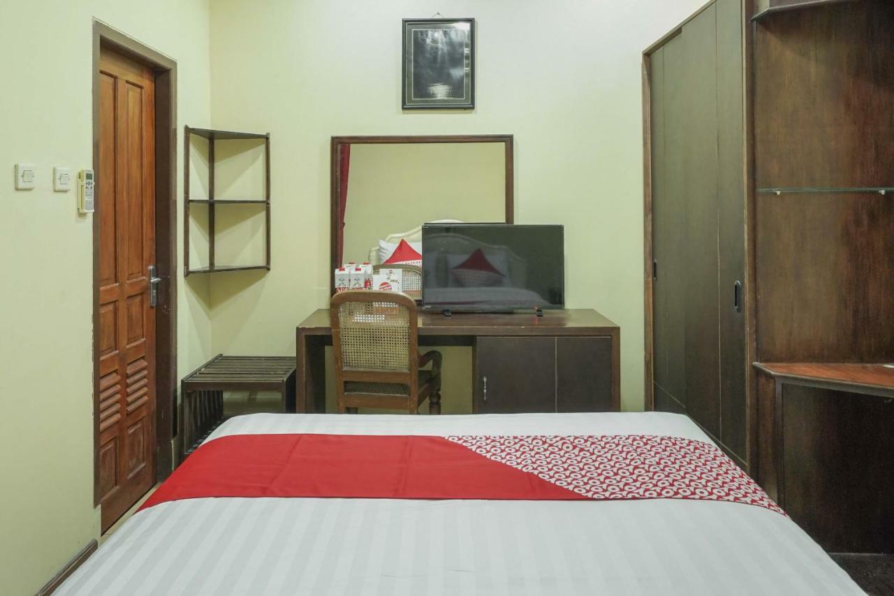 Oyo 804 Ndalem Maharani Guest House Yogyakarta Exterior photo