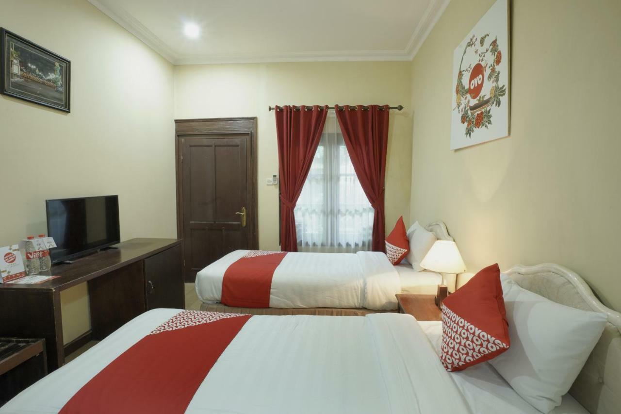 Oyo 804 Ndalem Maharani Guest House Yogyakarta Exterior photo