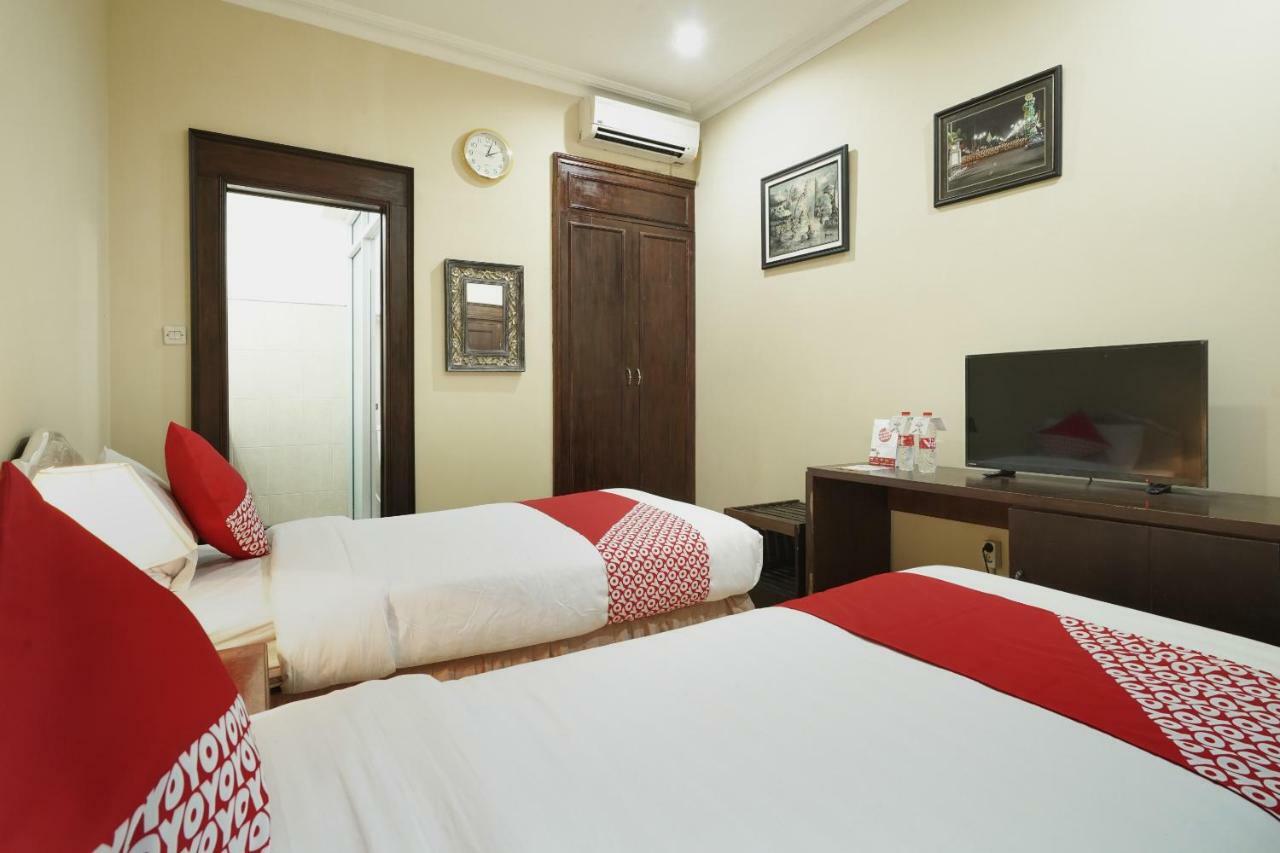 Oyo 804 Ndalem Maharani Guest House Yogyakarta Exterior photo
