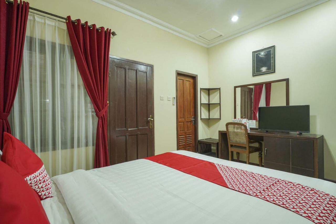 Oyo 804 Ndalem Maharani Guest House Yogyakarta Exterior photo