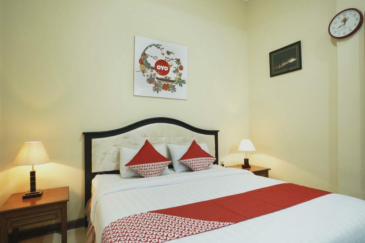 Oyo 804 Ndalem Maharani Guest House Yogyakarta Exterior photo
