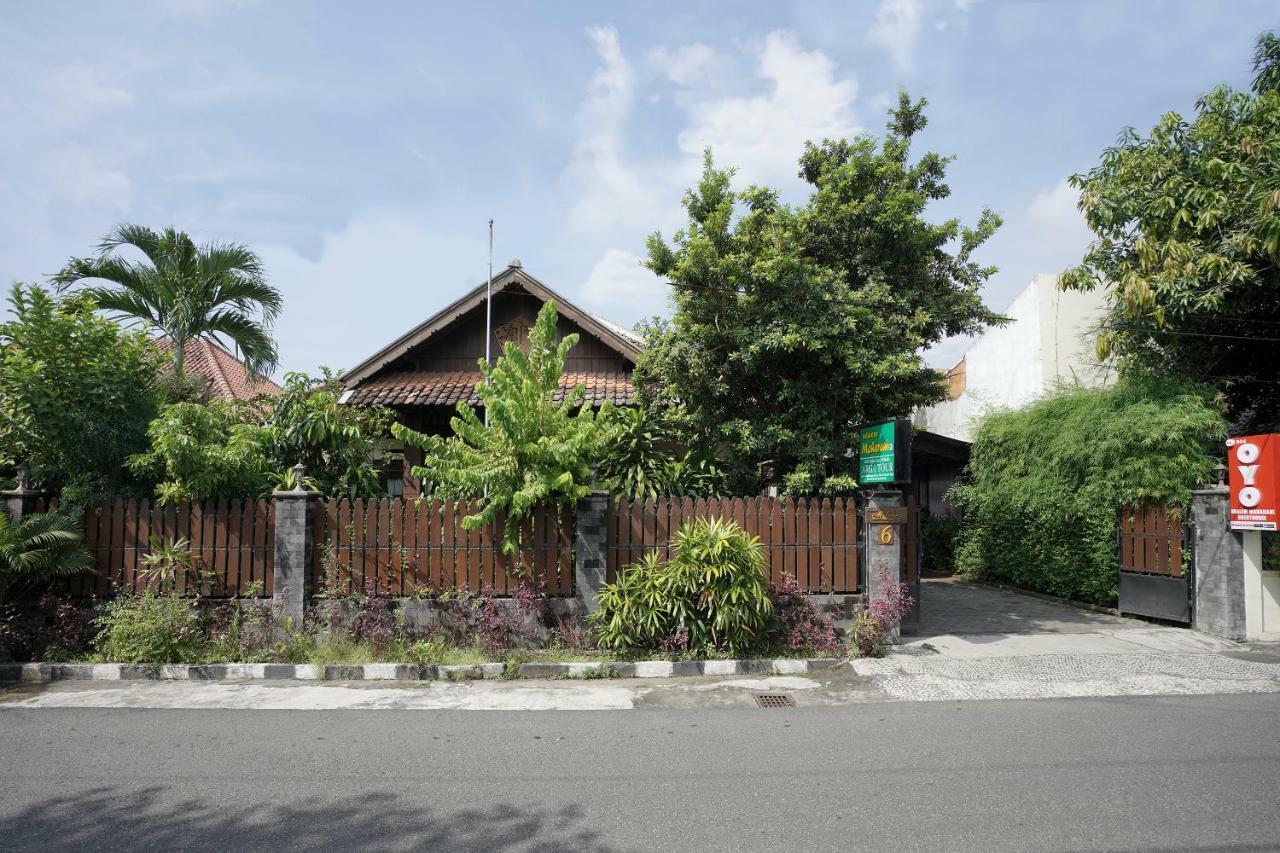 Oyo 804 Ndalem Maharani Guest House Yogyakarta Exterior photo