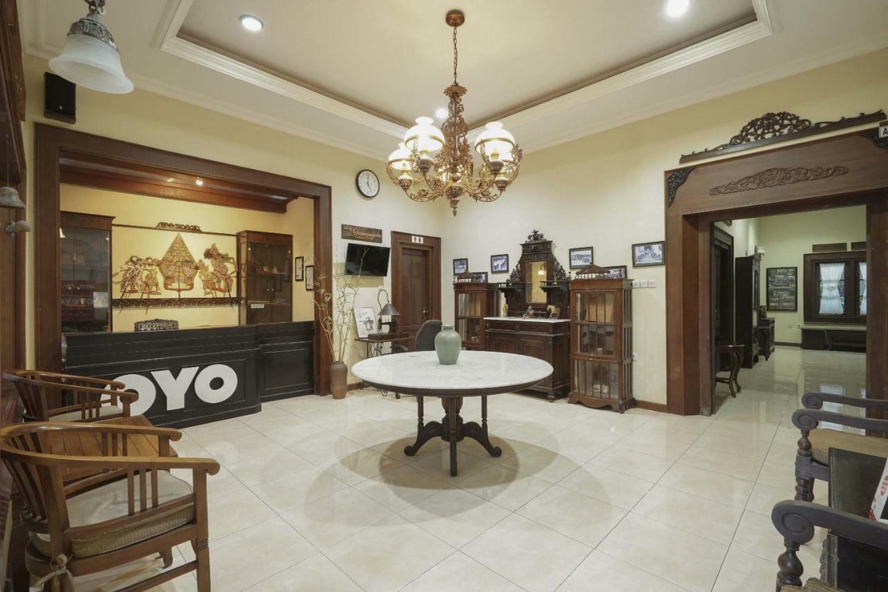 Oyo 804 Ndalem Maharani Guest House Yogyakarta Exterior photo