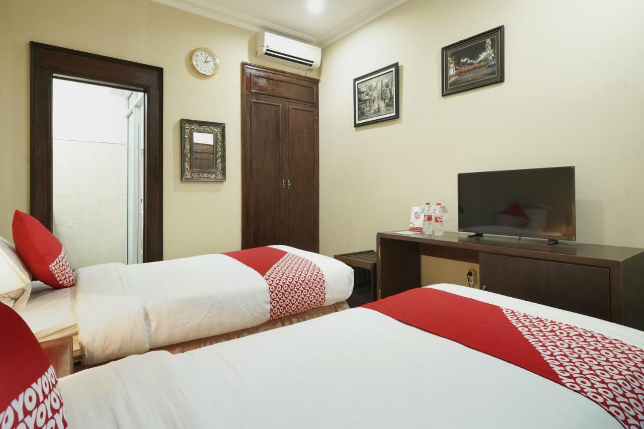 Oyo 804 Ndalem Maharani Guest House Yogyakarta Exterior photo