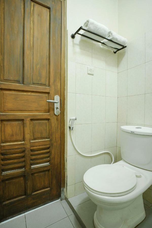 Oyo 804 Ndalem Maharani Guest House Yogyakarta Exterior photo