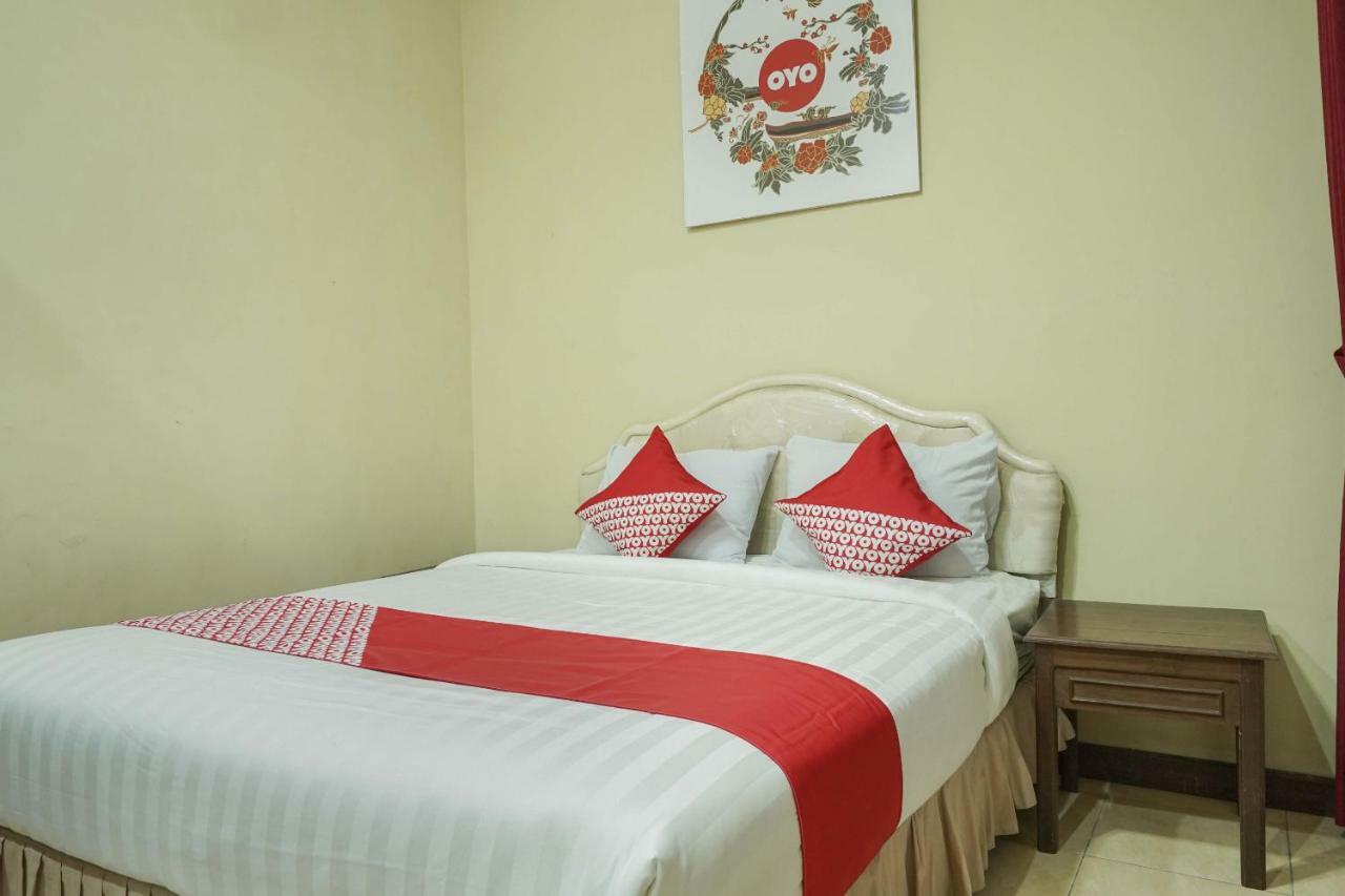 Oyo 804 Ndalem Maharani Guest House Yogyakarta Exterior photo