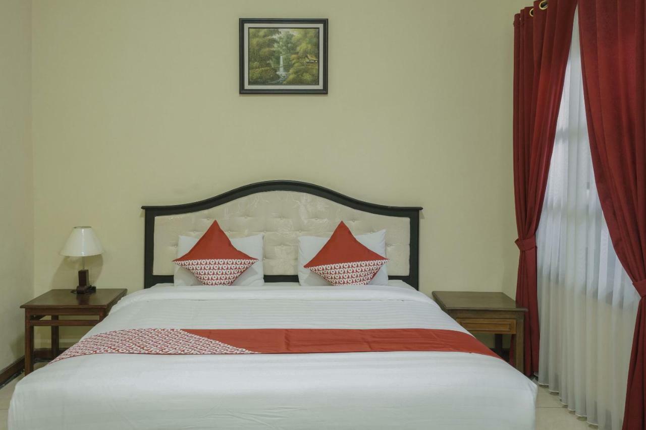 Oyo 804 Ndalem Maharani Guest House Yogyakarta Exterior photo