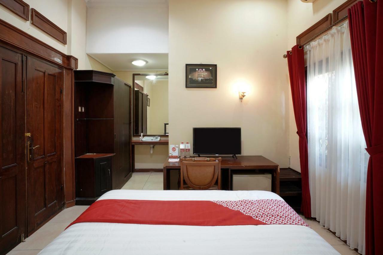 Oyo 804 Ndalem Maharani Guest House Yogyakarta Exterior photo