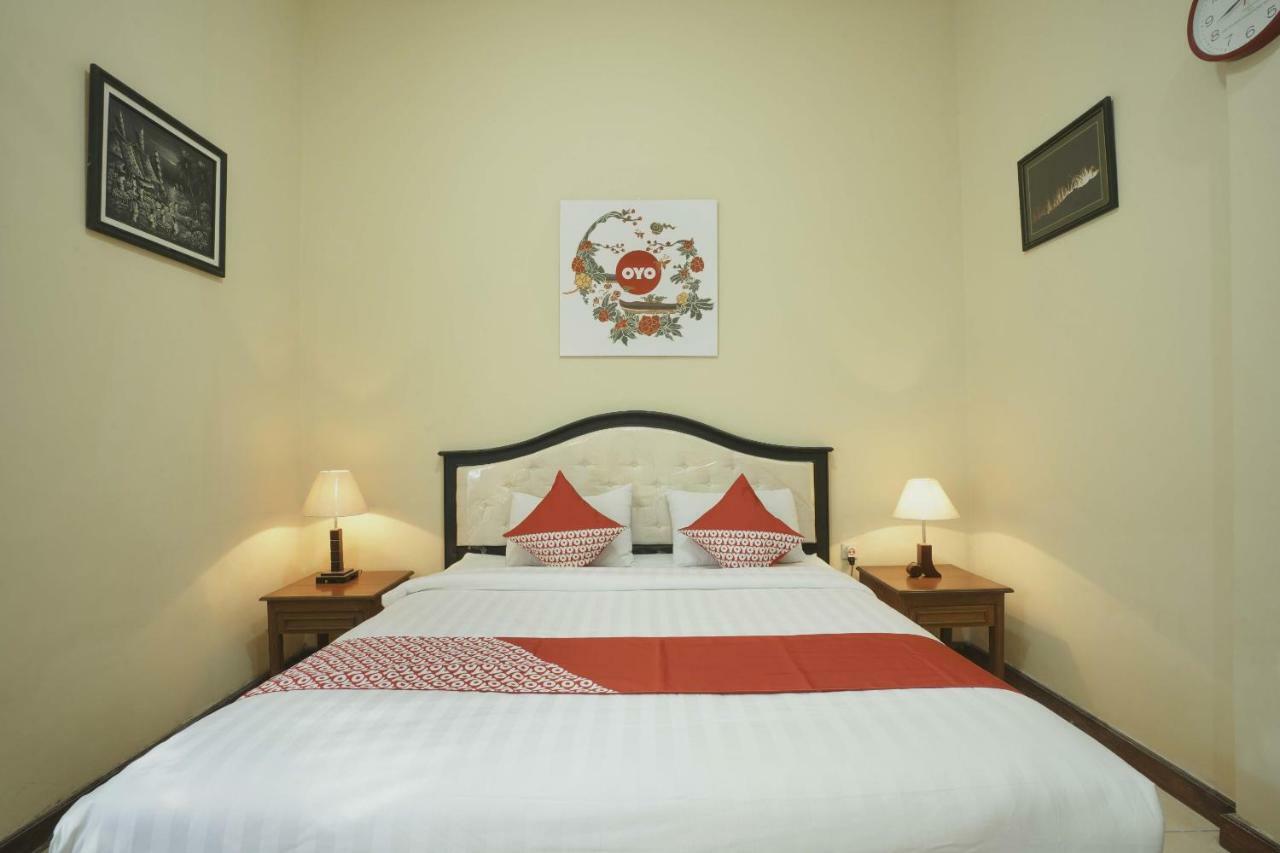 Oyo 804 Ndalem Maharani Guest House Yogyakarta Exterior photo