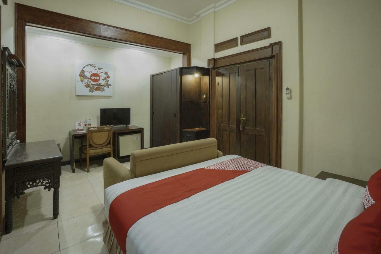 Oyo 804 Ndalem Maharani Guest House Yogyakarta Exterior photo